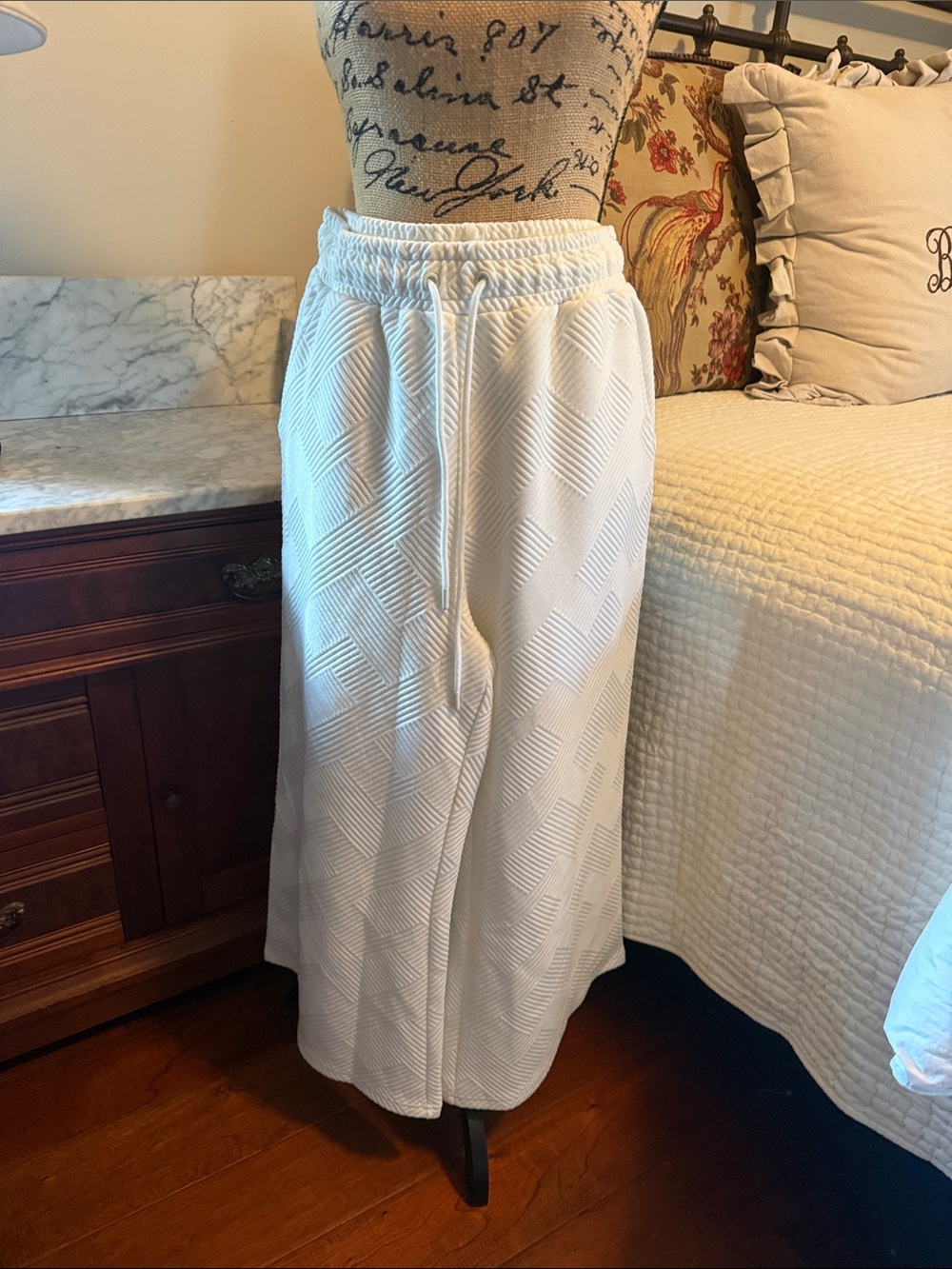 White Textured wide leg pant with Drawstring Waist and pockets